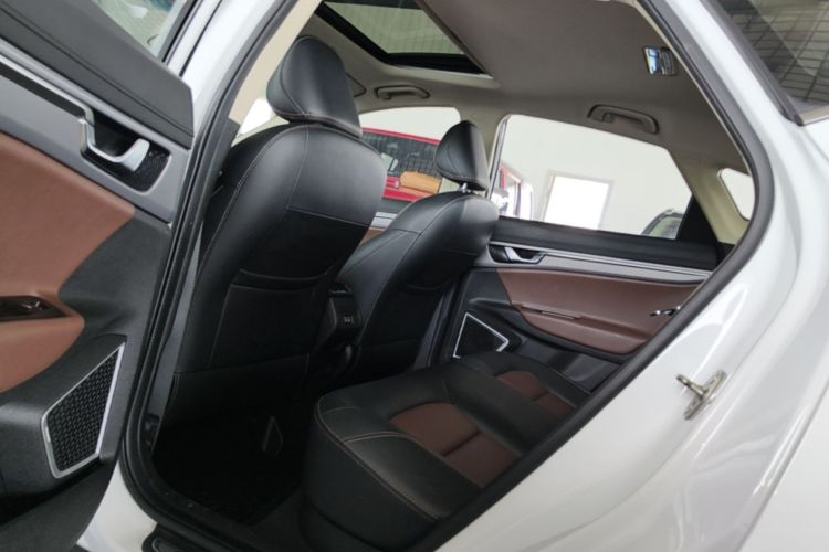 GEELY Emgrand GS 2018 car image #17