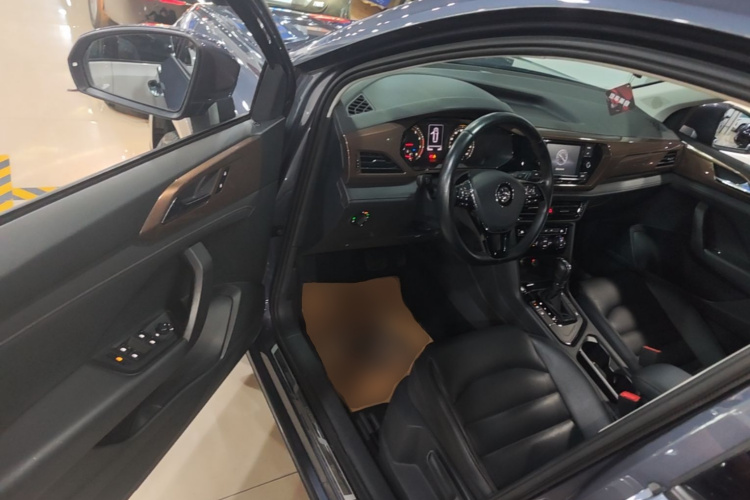 Volkswagen Tharu 2020 car image #16