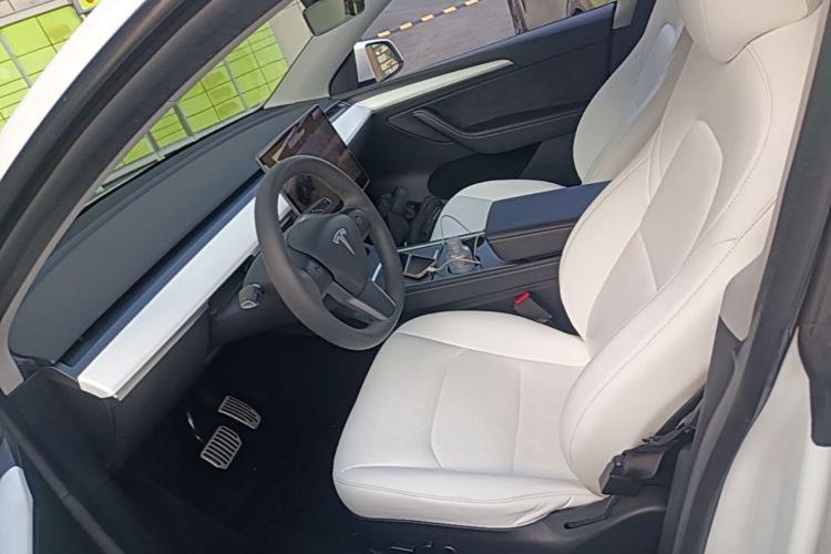 Tesla Model Y 2023 immagine di auto #19