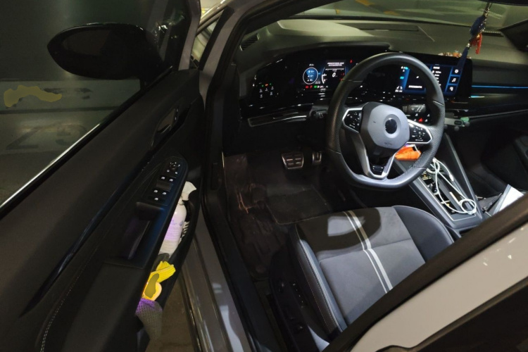 Volkswagen Golf 2024 car image #9