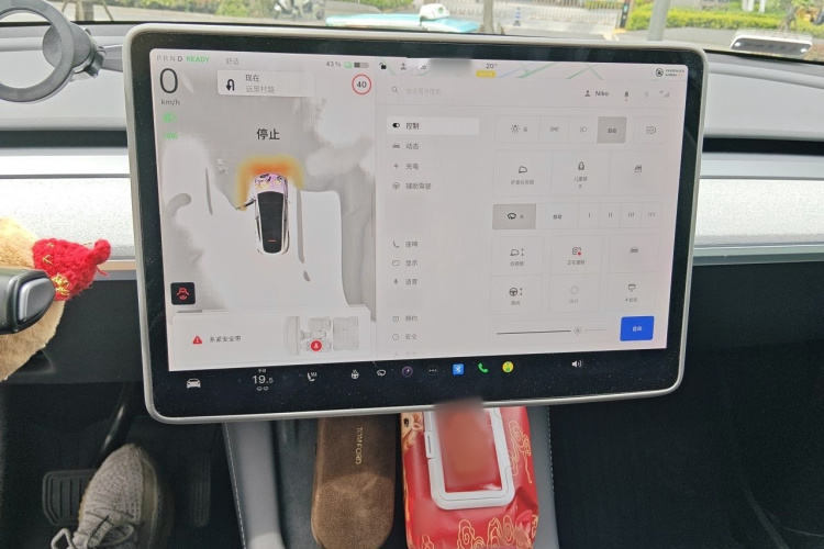 Tesla Model Y 2023 #16 Tesla Model Y 2023 car image #16