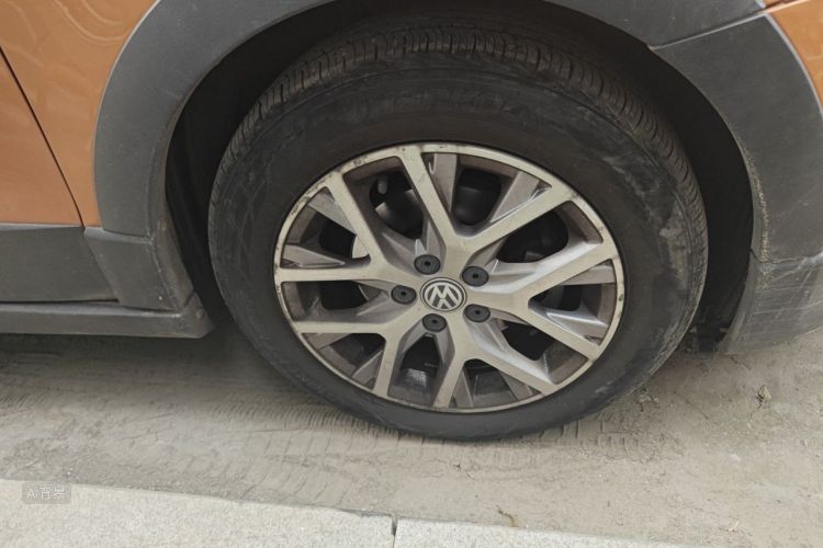 Volkswagen Polo 2015 car image #9