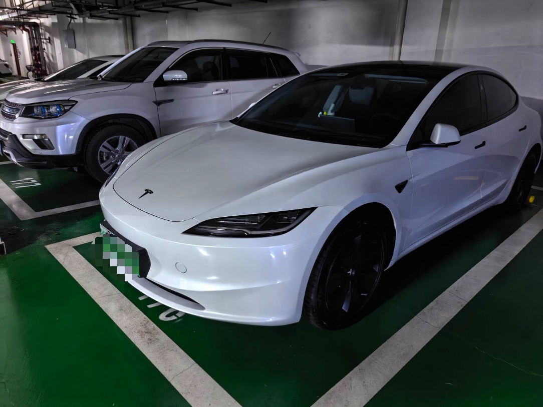 Tesla Model 3 2025 immagine di auto 