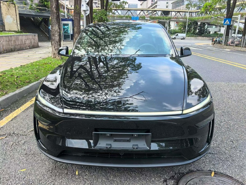 Tesla Model Y 2026 car image #2