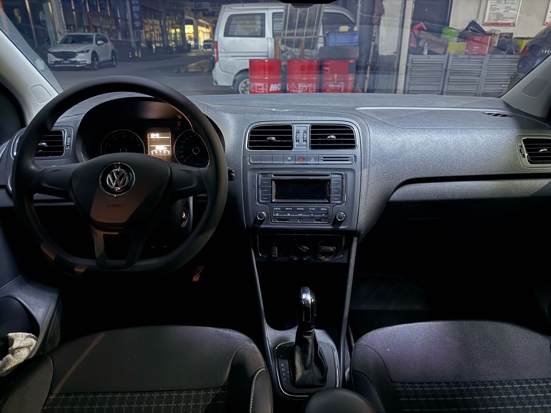 Volkswagen Polo 2015 صورة سيارة #9