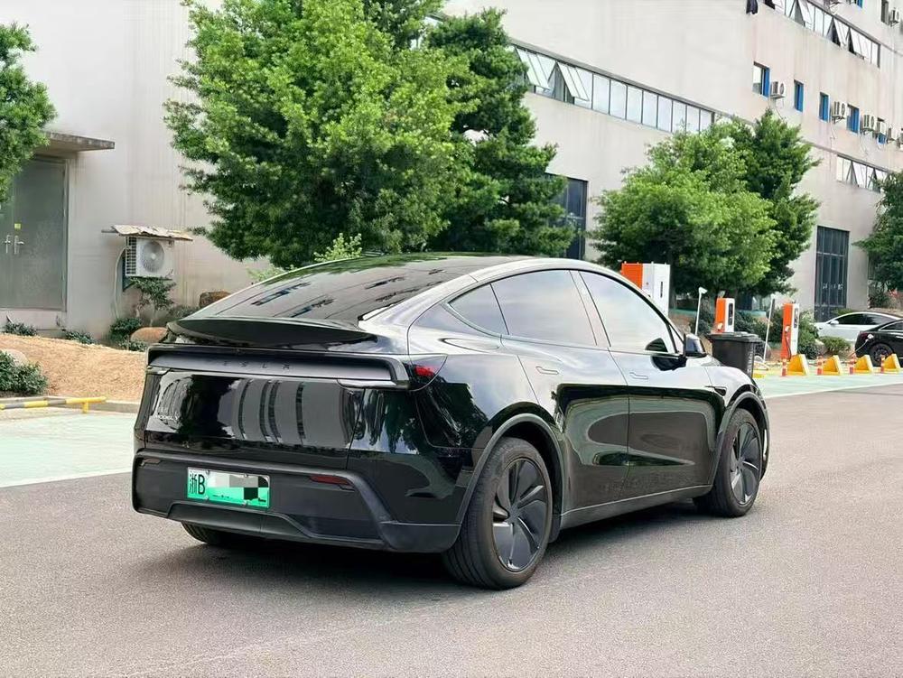 Tesla Model Y 2026 #5 Tesla Model Y 2026 car image #5