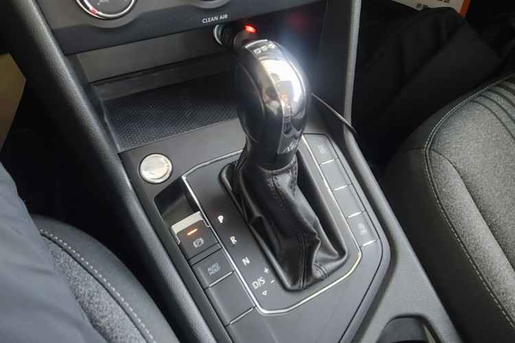 Volkswagen Tharu 2020 car image #14