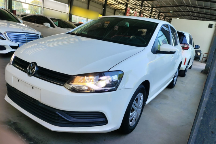 Volkswagen Polo 2019 car image #2