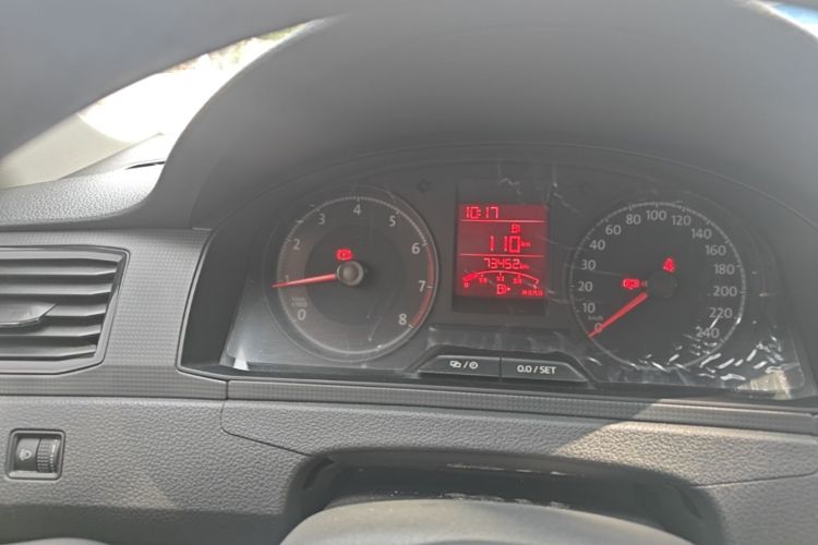 Volkswagen Santana 2017 car image #12