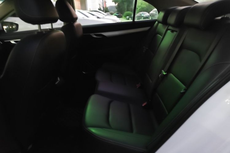 GEELY Emgrand 2018 car image #17