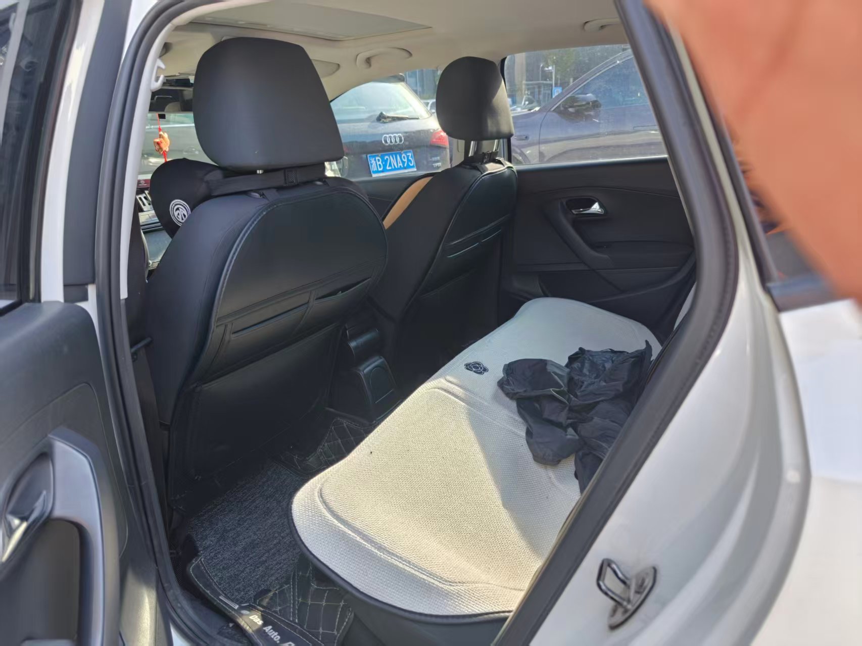 Volkswagen Polo 2015 car image #6