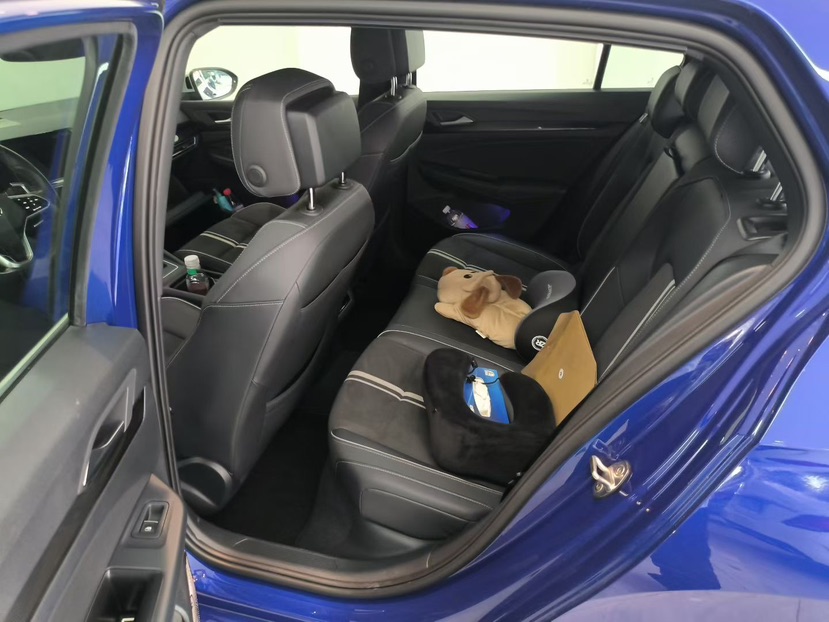 Volkswagen Golf 2021 car image #3