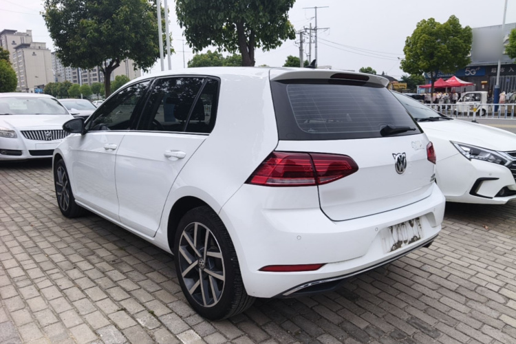 Volkswagen Golf 2020 car image #5