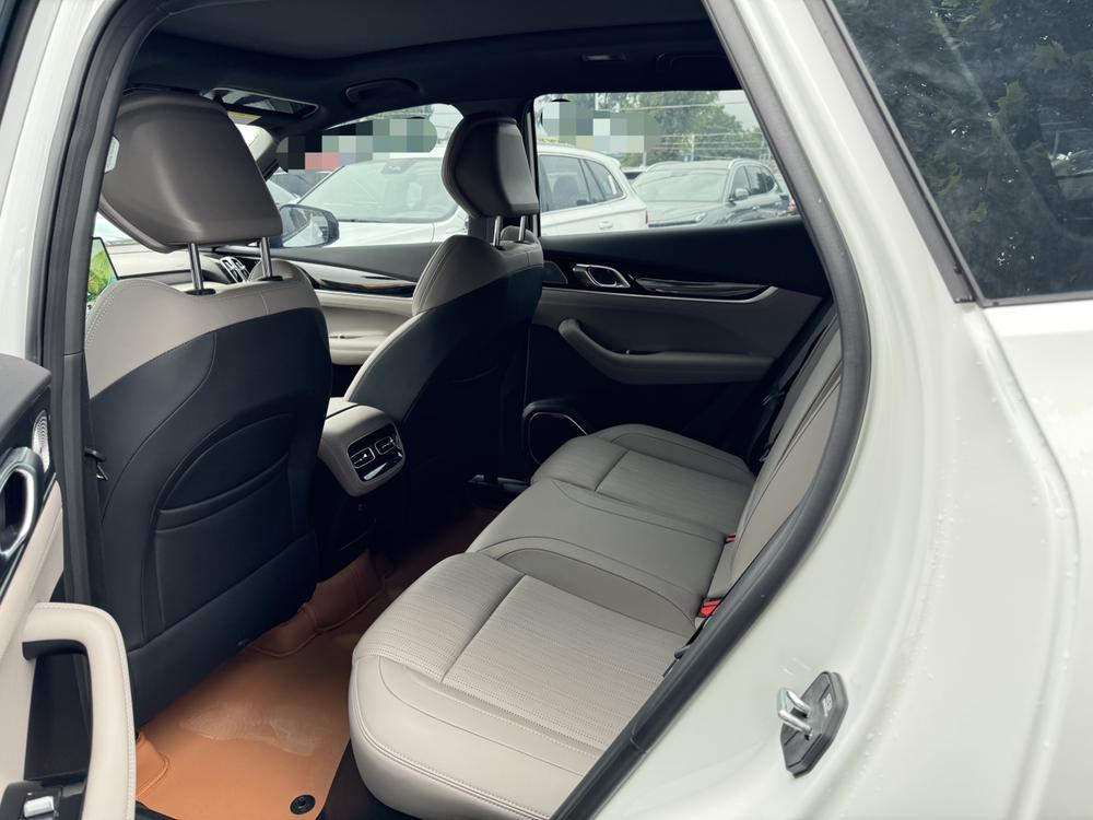 GEELY Boyue L 2025 car image #9
