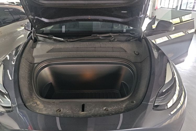 Tesla Model Y 2024 car image #20