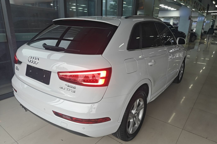 Audi Q3 2018 car image #7