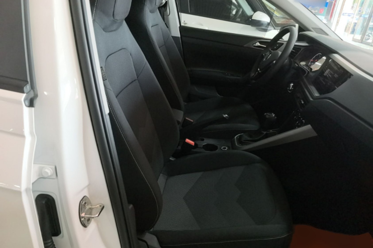 Volkswagen Polo 2021 car image #24
