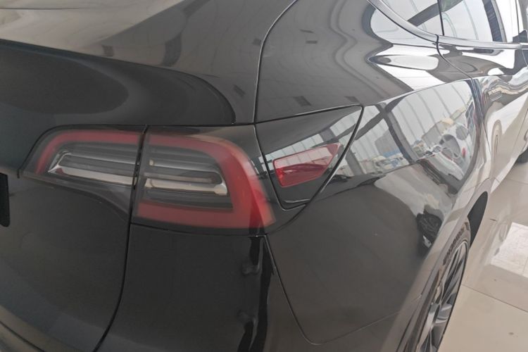 Tesla Model Y 2021 car image #8