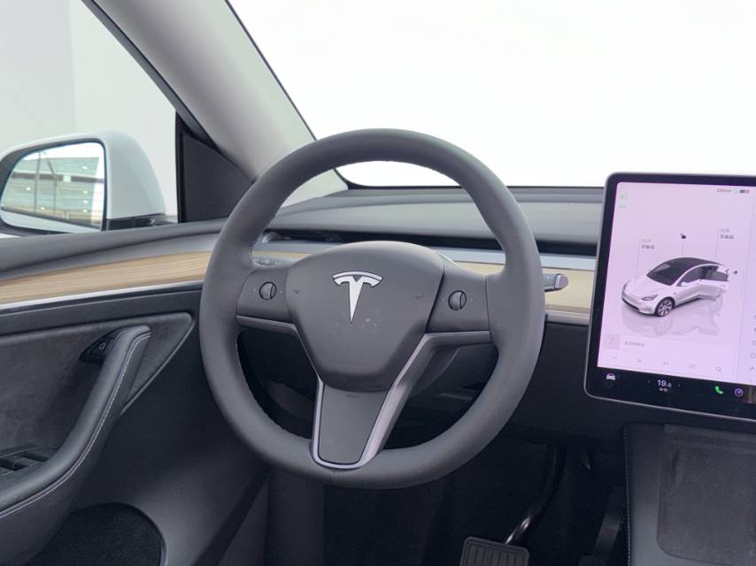 Tesla Model Y 2023 car image #7