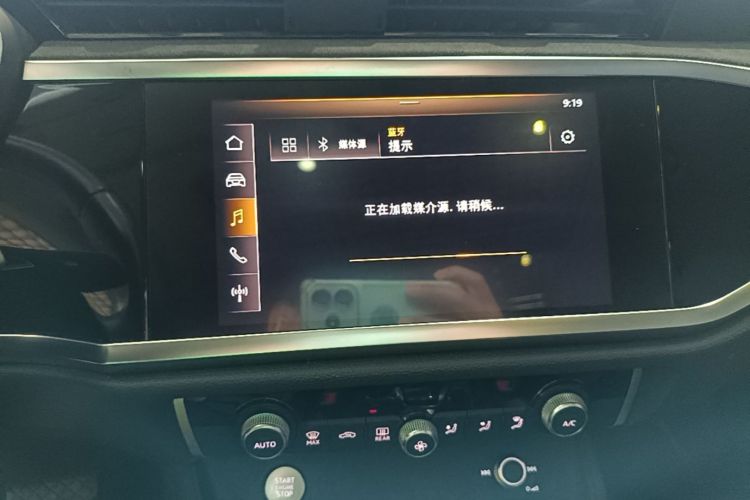 Audi Q3 2019 car image #13