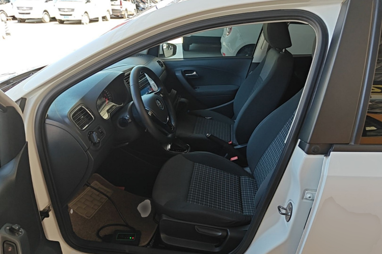Volkswagen Polo 2017 car image #16
