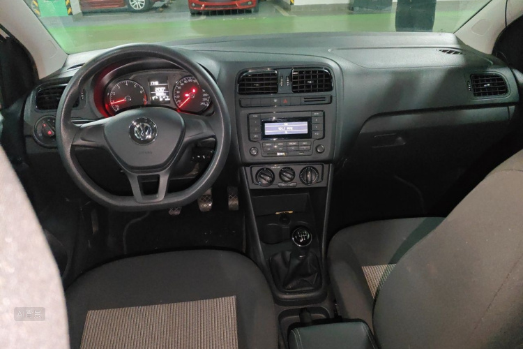 Volkswagen Polo 2017 car image #11