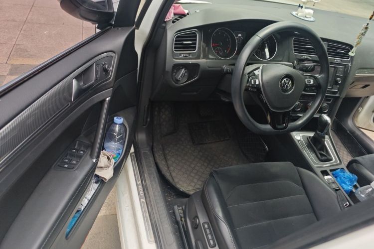 Volkswagen Golf 2018 car image #13