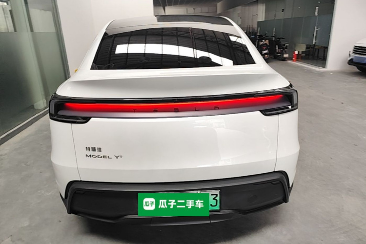 Tesla Model Y 2026 #4 Tesla Model Y 2026 car image #4