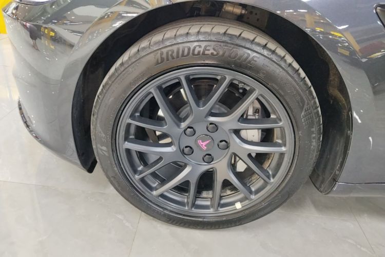 Tesla Model 3 2025 صورة سيارة #9