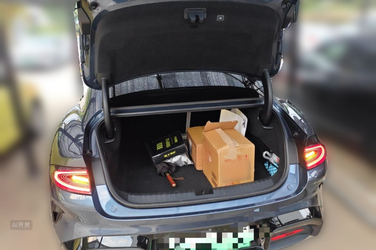 MI SU7 2024 immagine di auto #21