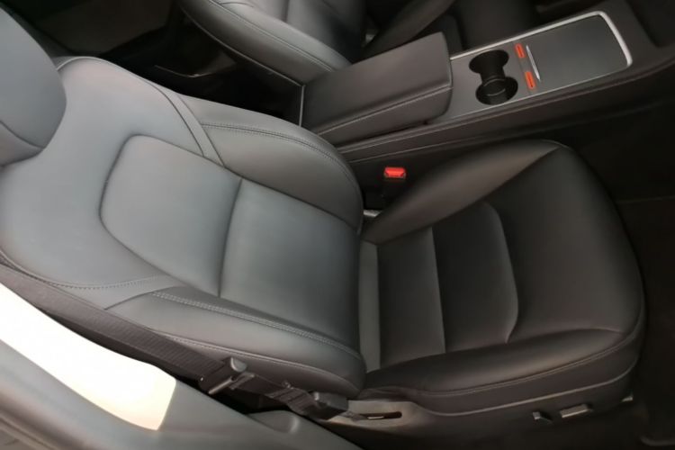 Tesla Model Y 2023 صورة سيارة #24