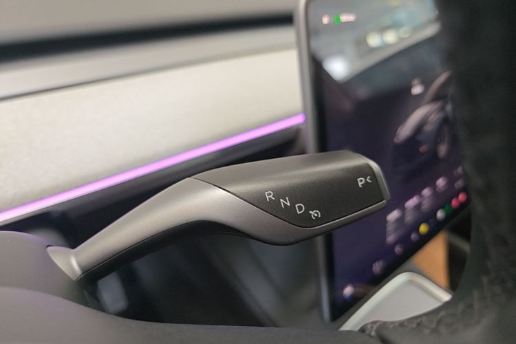 Tesla Model Y 2024 #18 Tesla Model Y 2024 car image #18