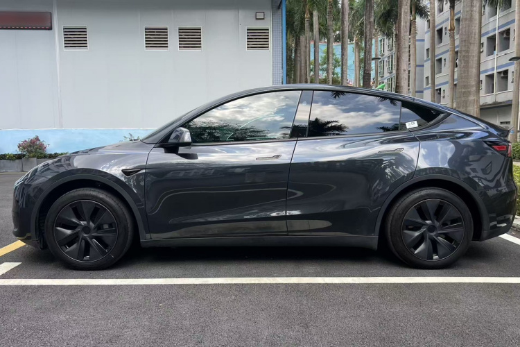 Tesla Model Y 2024 car image #4