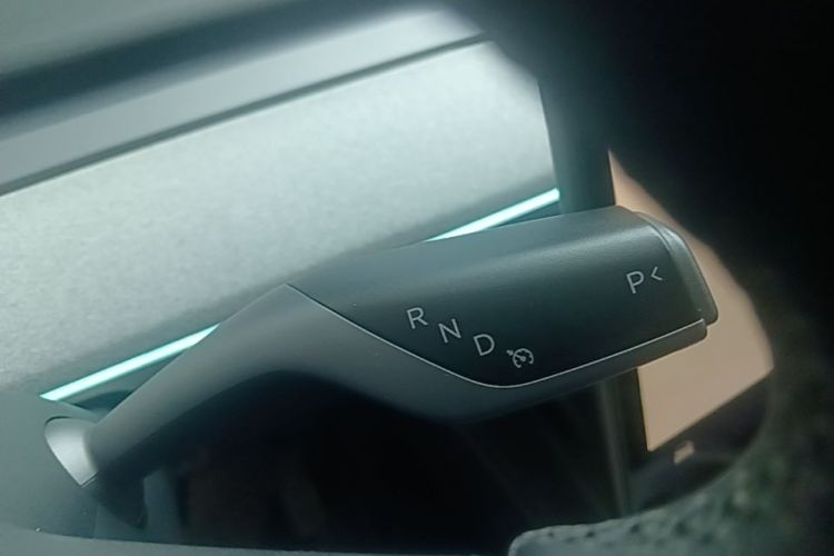 Tesla Model Y 2024 #14 Tesla Model Y 2024 car image #14
