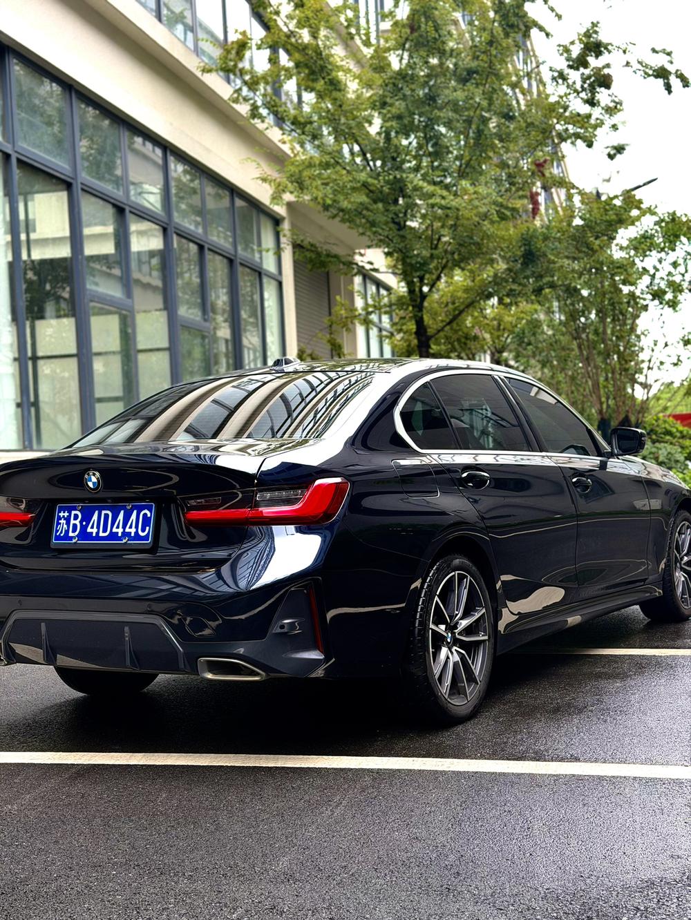 BMW 3 Series 2023 #7 BMW 3 Series 2023 صورة سيارة #7