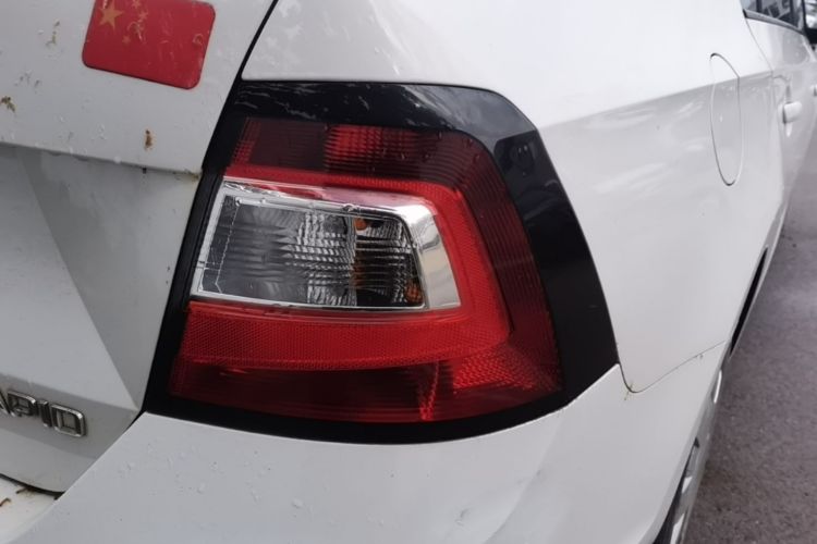Skoda Rapid 2019 #8 Skoda Rapid 2019 car image #8