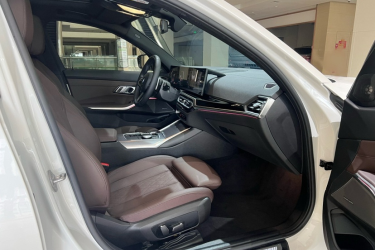 BMW 3 Series 2024 #21 BMW 3 Series 2024 car image #21