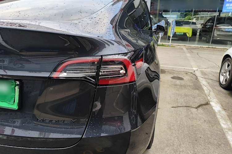 Tesla Model Y 2024 car image #8