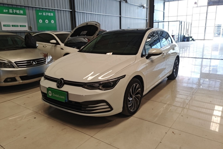 Volkswagen Golf 2022 car image #2