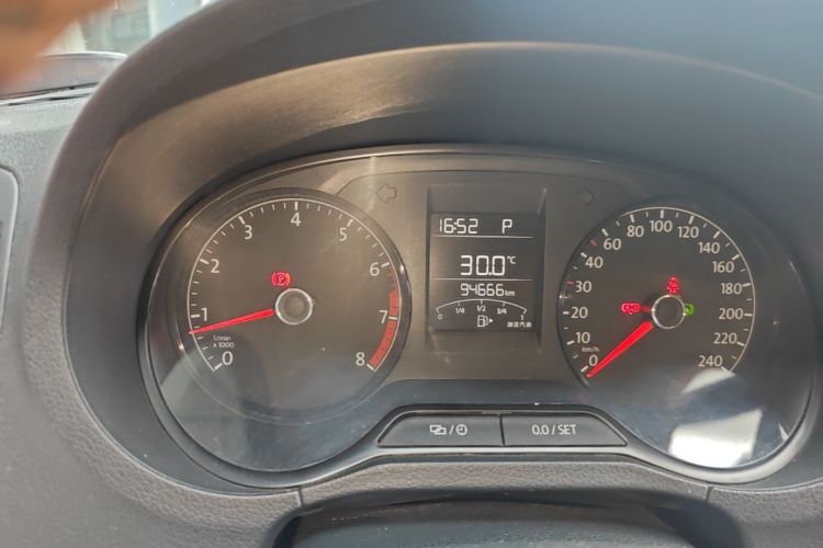 Volkswagen Polo 2017 car image #12
