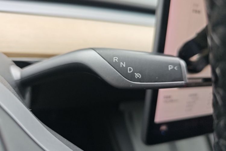 Tesla Model Y 2021 #14 Tesla Model Y 2021 car image #14