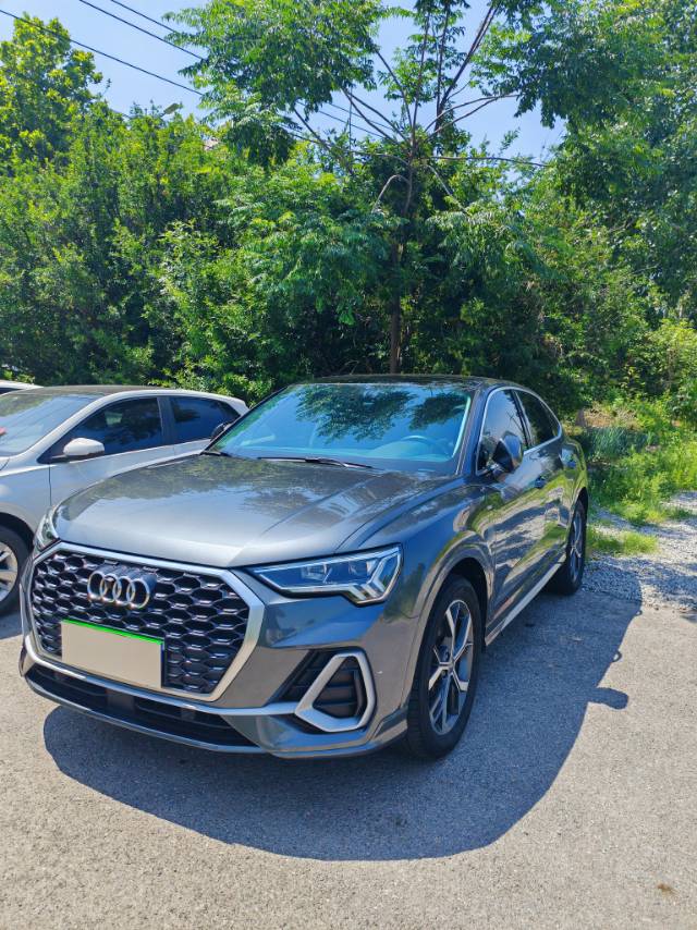 Audi Q3 2021 car image 