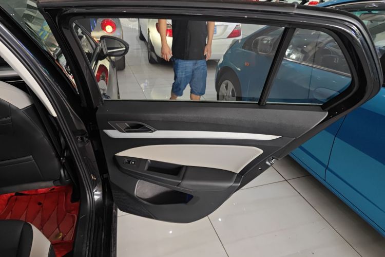 Volkswagen Golf 2021 car image #26