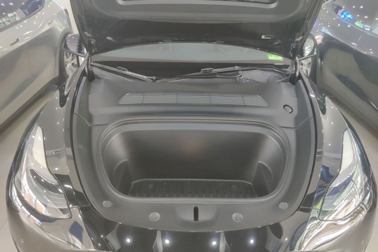 Tesla Model Y 2021 #20 Tesla Model Y 2021 car image #20