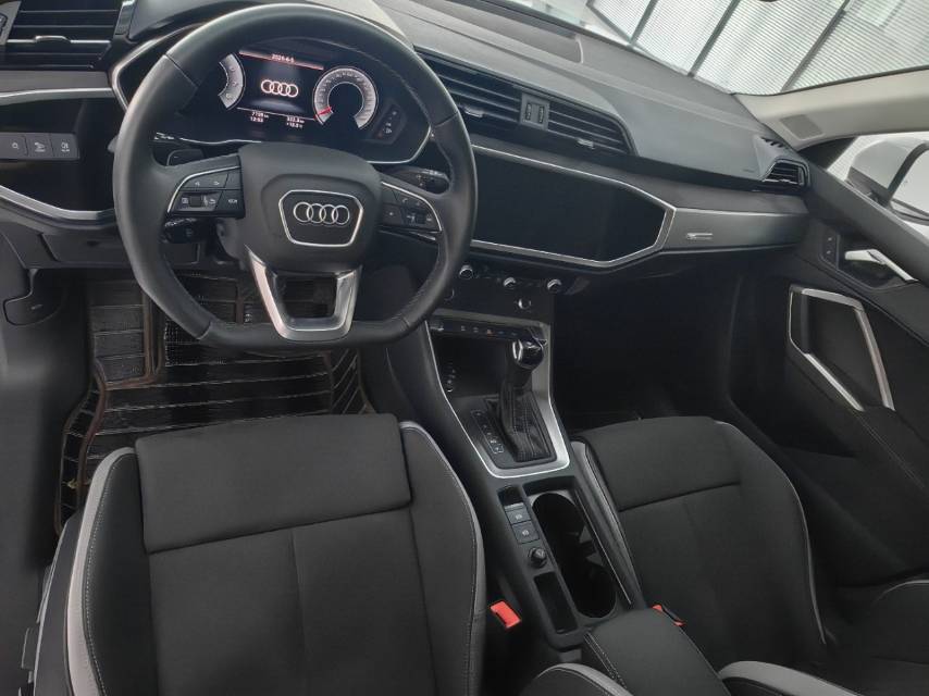 Audi Q3 2023 car image #7