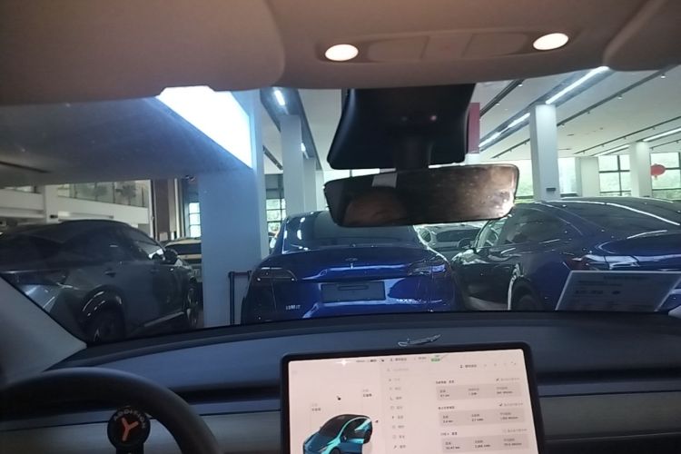 Tesla Model Y 2023 #18 Tesla Model Y 2023 car image #18