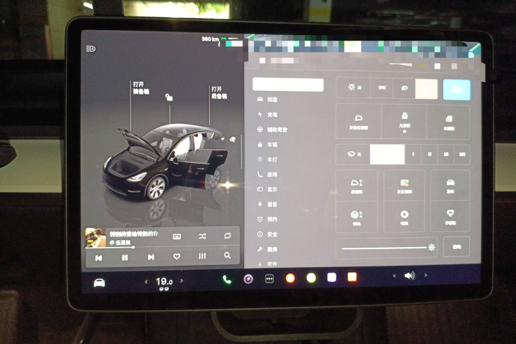 Tesla Model Y 2023 car image #13
