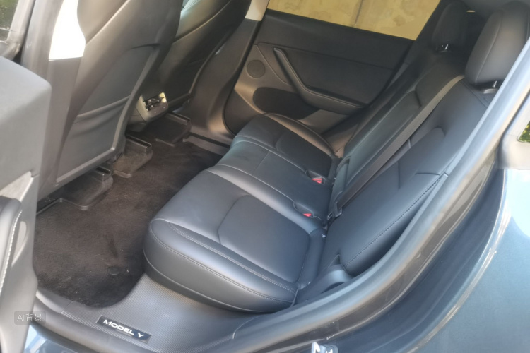 Tesla Model Y 2024 #19 Tesla Model Y 2024 car image #19