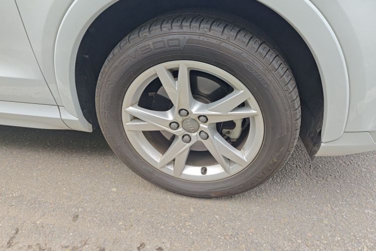 Audi Q3 2018 car image #6