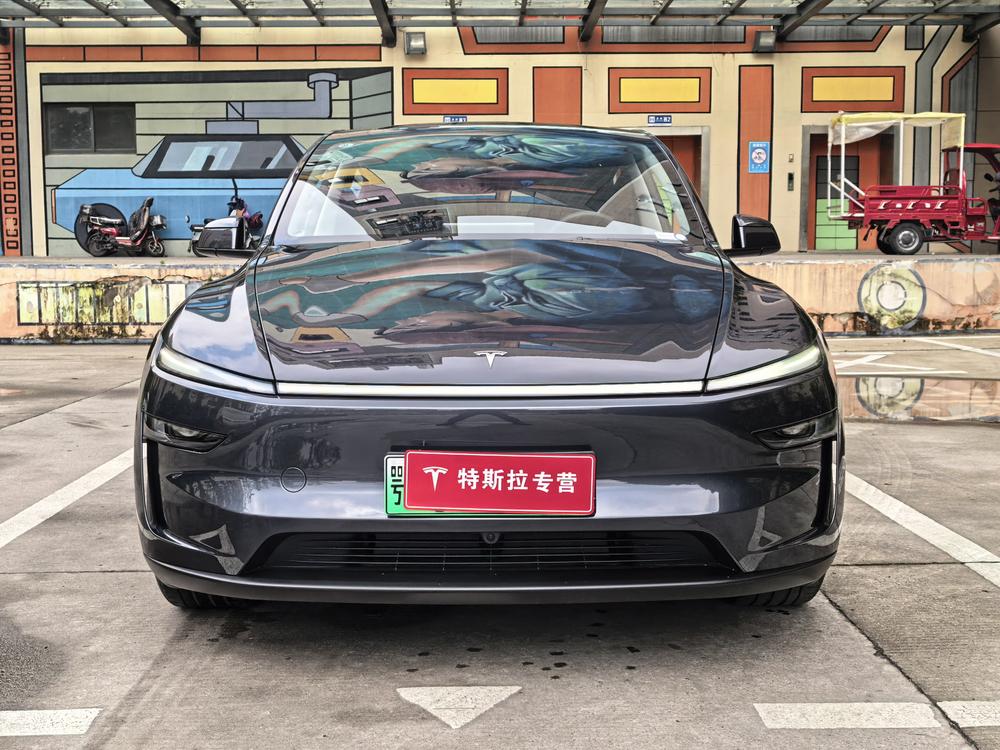 Tesla Model Y 2025 #2 Tesla Model Y 2025 car image #2